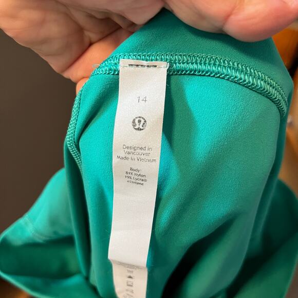 Lululemon Align High-Rise Mini-Flared Pant‎ 32"
Maldives Green Size 14 - Picture 7 of 8